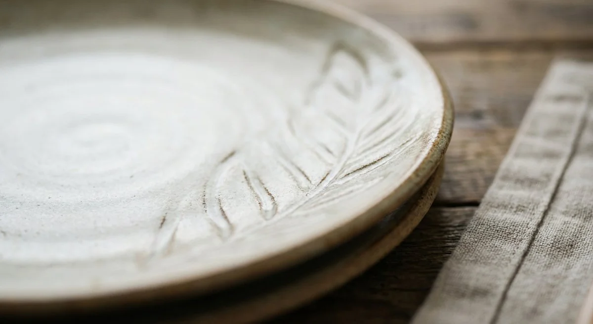 Dettaglio ceramica Churchill Piatti